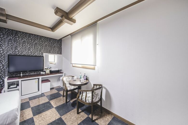 Hotel I-zone