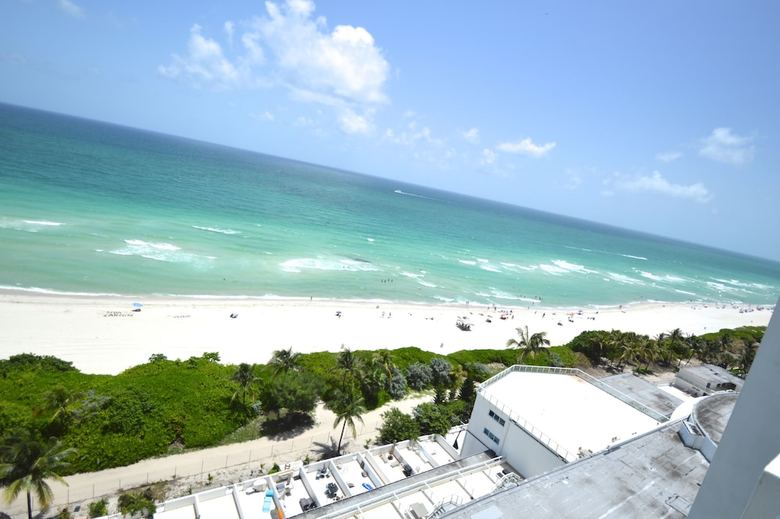 Collins Apartments By Design Suites Miami