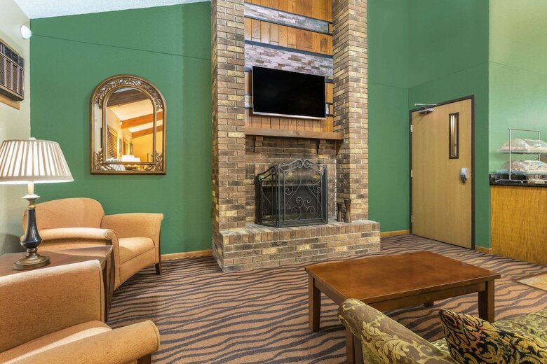 Hotel Americinn By Wyndham West Bend