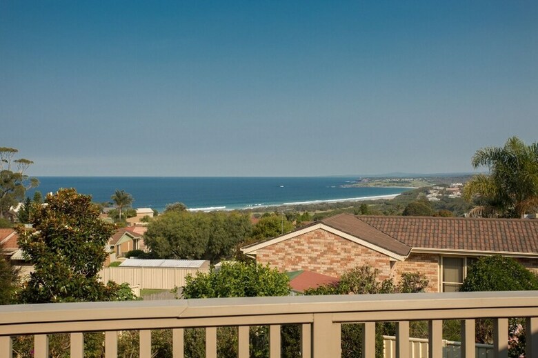 'carnook House' Tura Beach