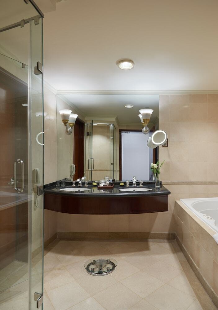 Hotel Grand Nile Tower