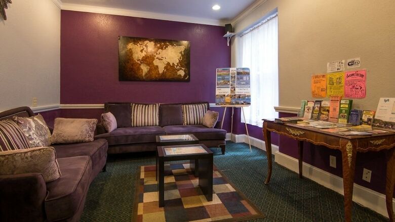 Hostal Amsterdam Hostel