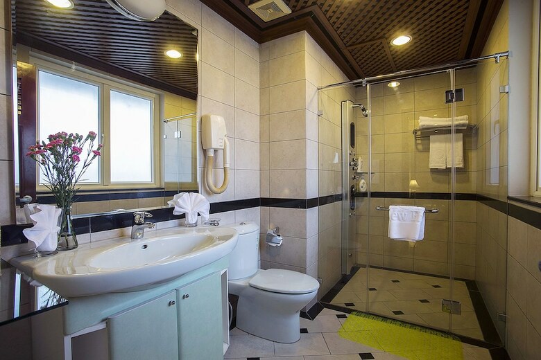New Era Hotel And Villa