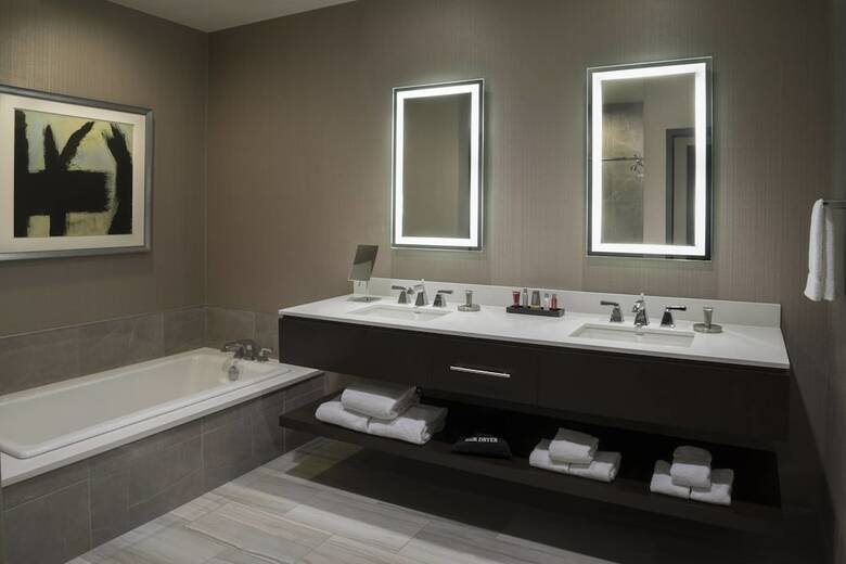 Hotel Buffalo Marriott At Lecom Harborcenter