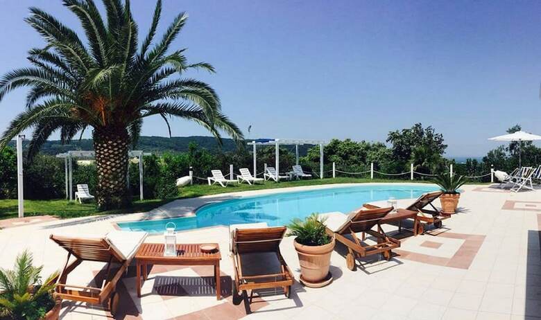 B&B White House