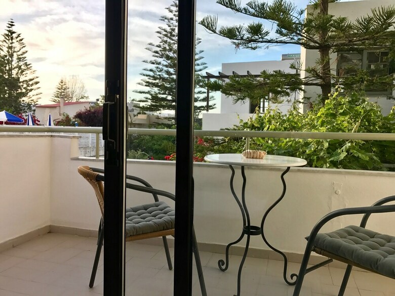 Oleander Apartments