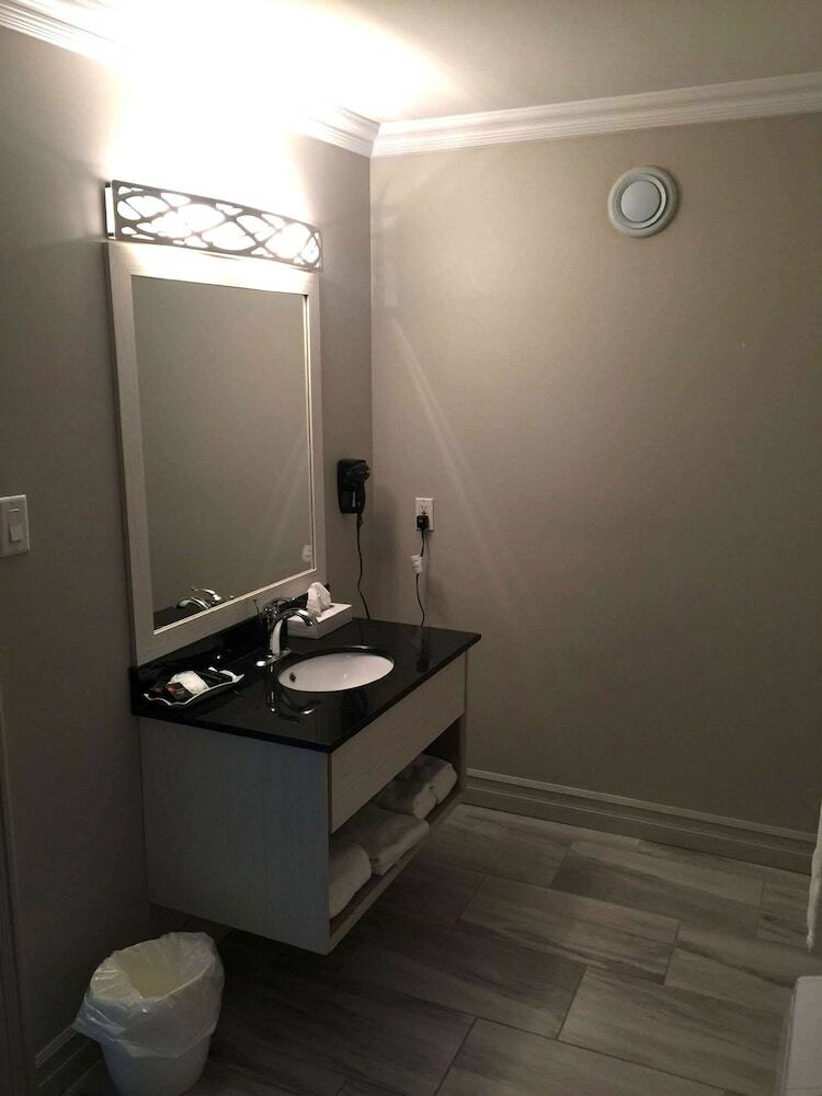 Danny?s Hotel Suites, Surestay Collection By Best Western