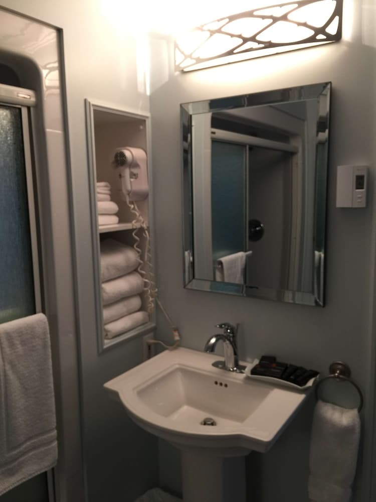 Danny?s Hotel Suites, Surestay Collection By Best Western