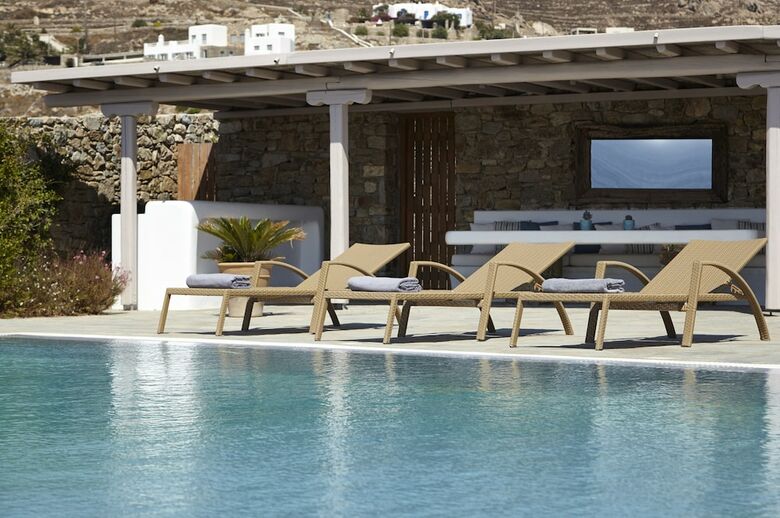 Villa Elia White Residence