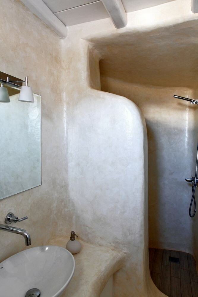 Villa Elia White Residence