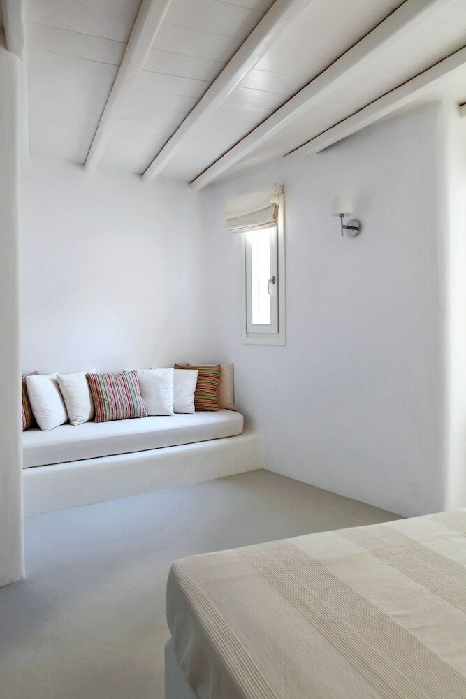 Villa Elia White Residence