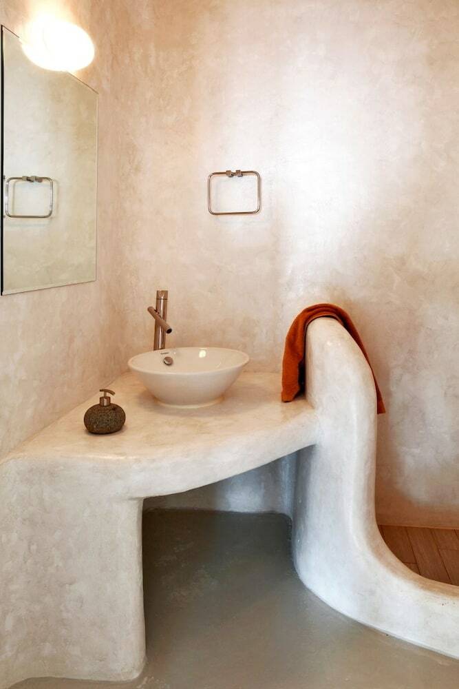 Villa Elia White Residence