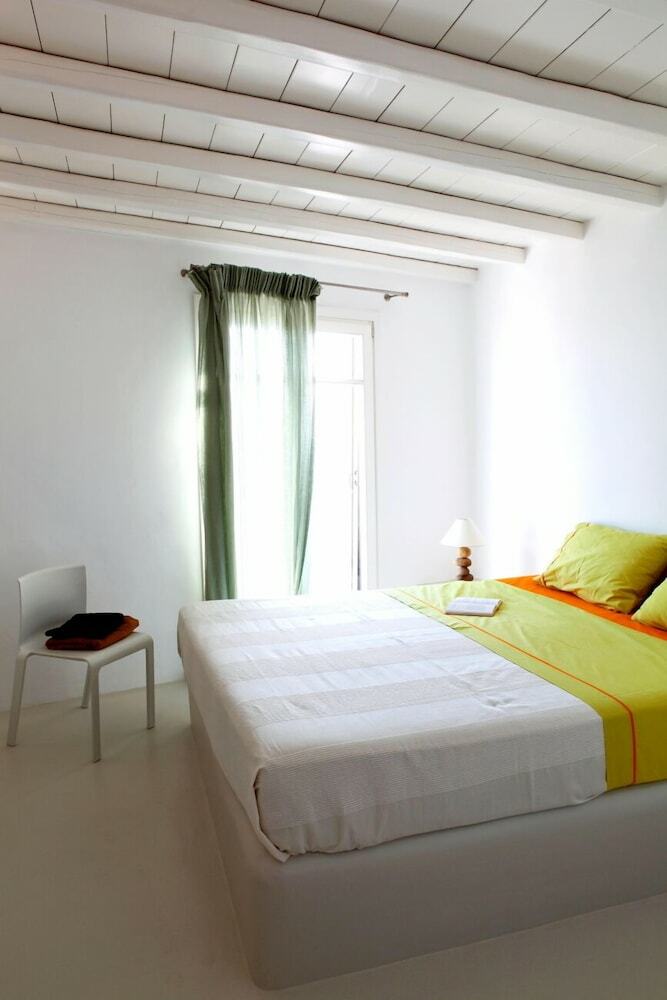 Villa Elia White Residence