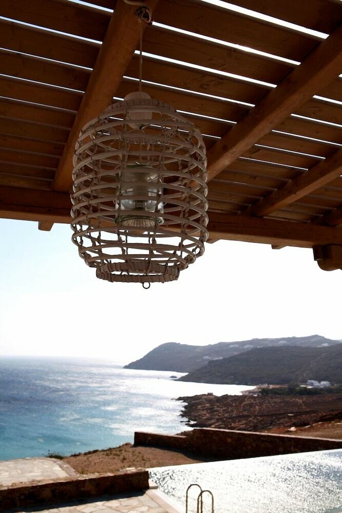 Villa Elia White Residence