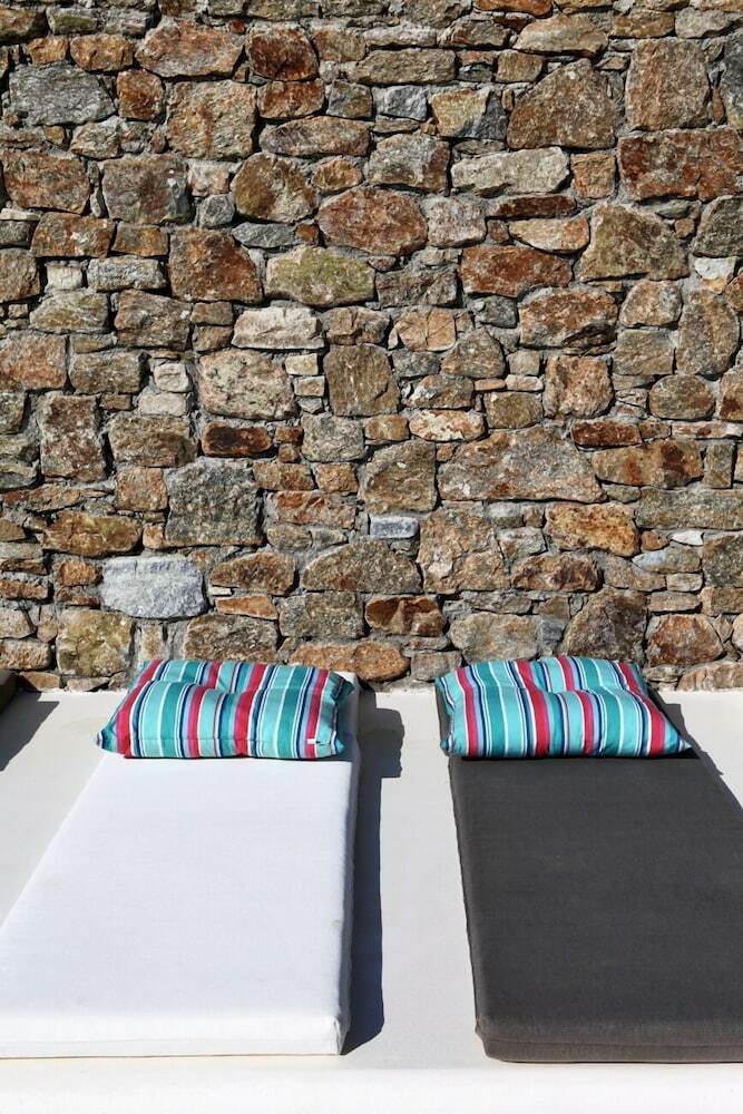 Villa Elia White Residence