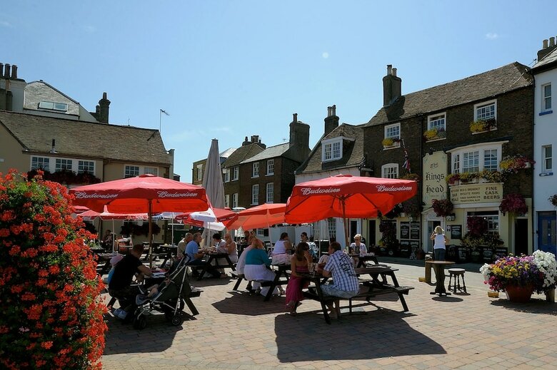 Hotel The Kings Head & Channel View