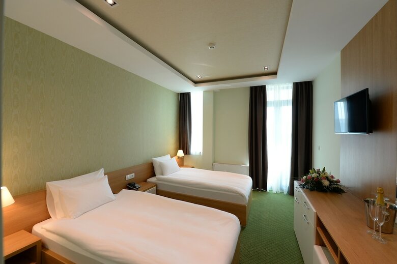 Hotel Hedonic