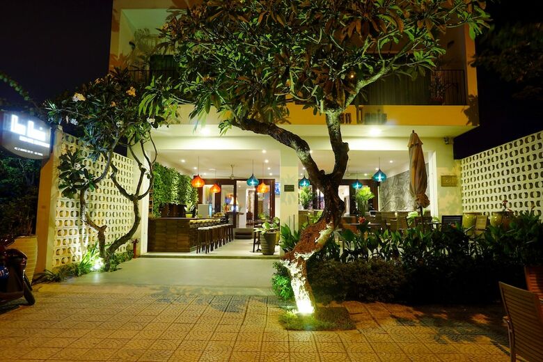 Dan Oasis Beach Hotel And Apartment