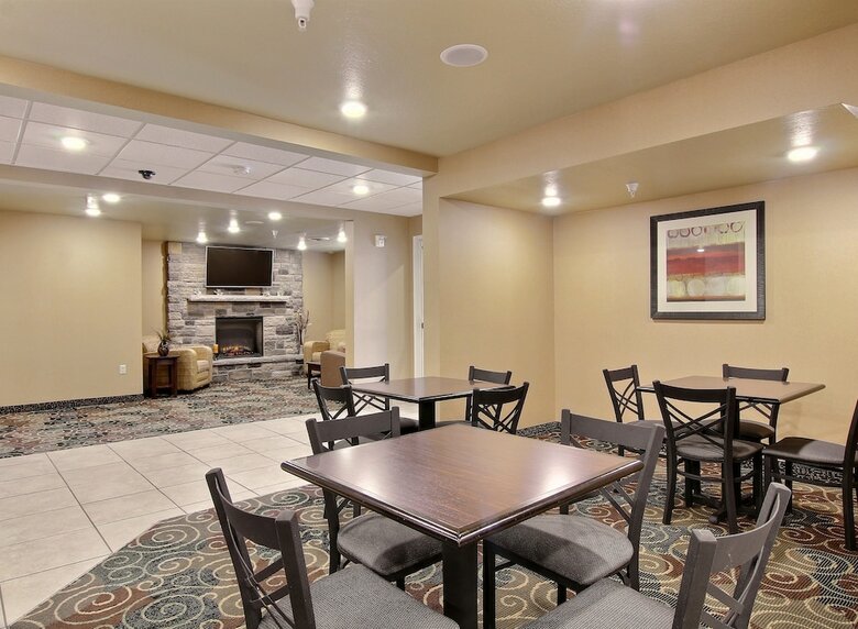 Hotel Cobblestone Inn & Suites - Linton