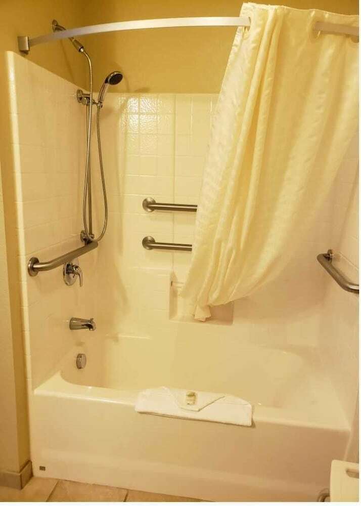 Hotel Cobblestone Inn & Suites - Linton