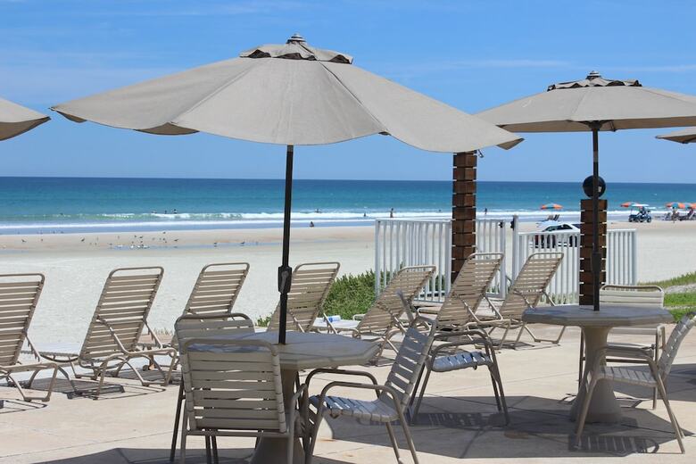 Shoreline Suites & Cabana Cottages