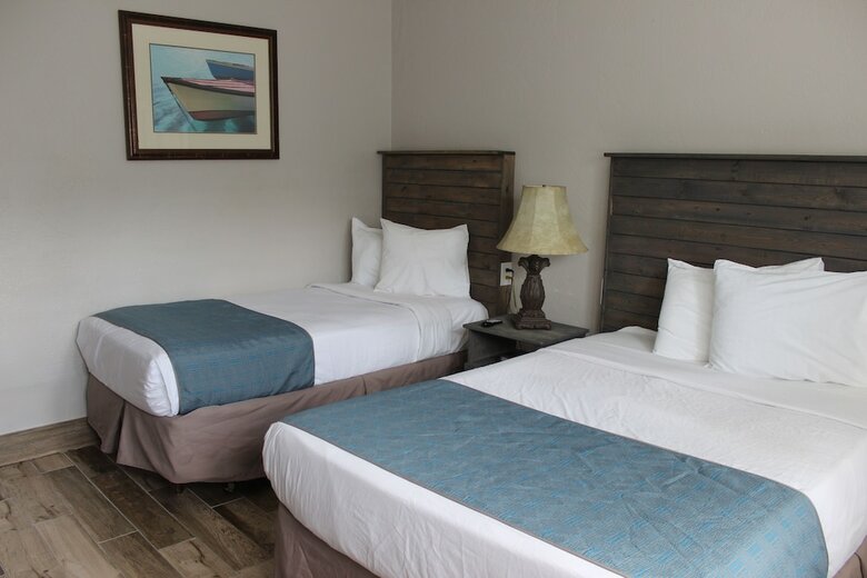 Shoreline Suites & Cabana Cottages