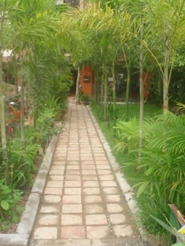 Hotel Jasmine Lodge