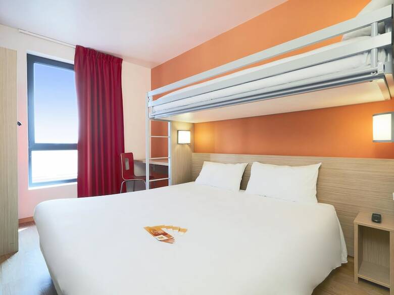 Hotel H�tel Premi�re Classe Chartres Barjouville
