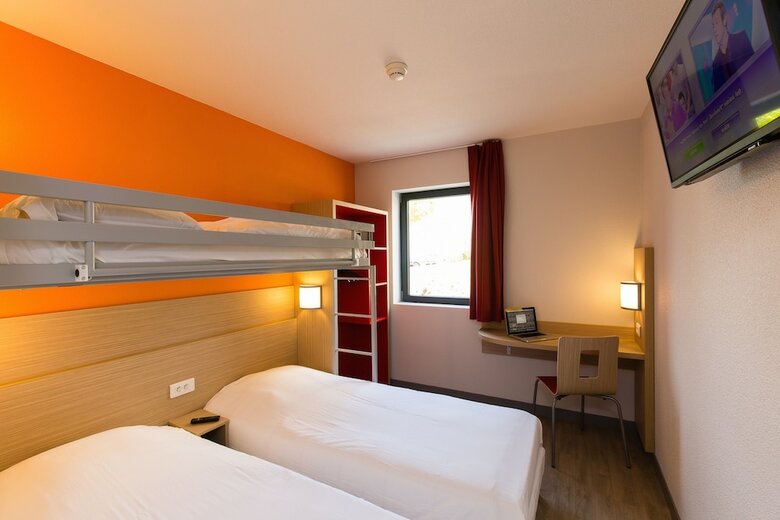 Hotel H�tel Premi�re Classe Chartres Barjouville