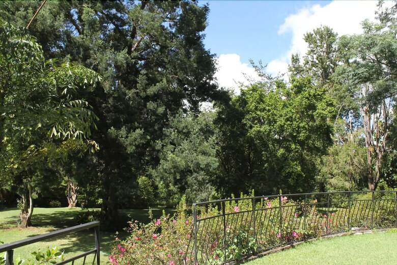 Hotel Laughing Waters Guest House