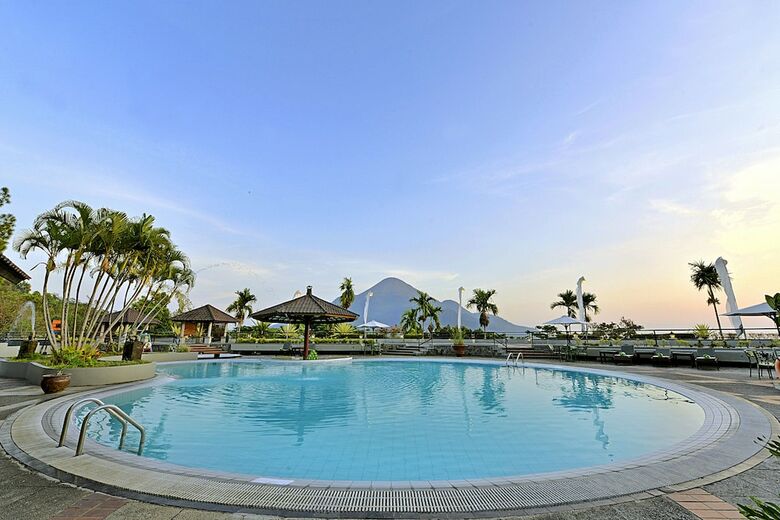 Grand Whiz Hotel Trawas