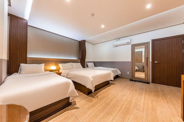 Friendly Dh Naissance Hotel By Mindrum Group