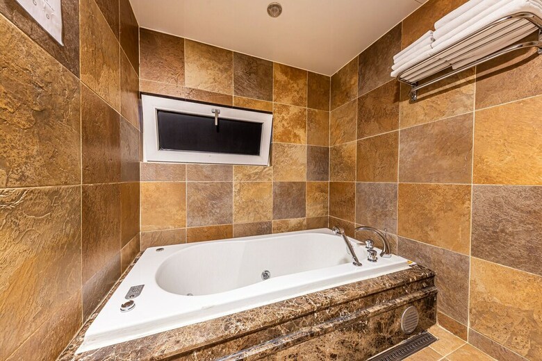 Friendly Dh Naissance Hotel By Mindrum Group