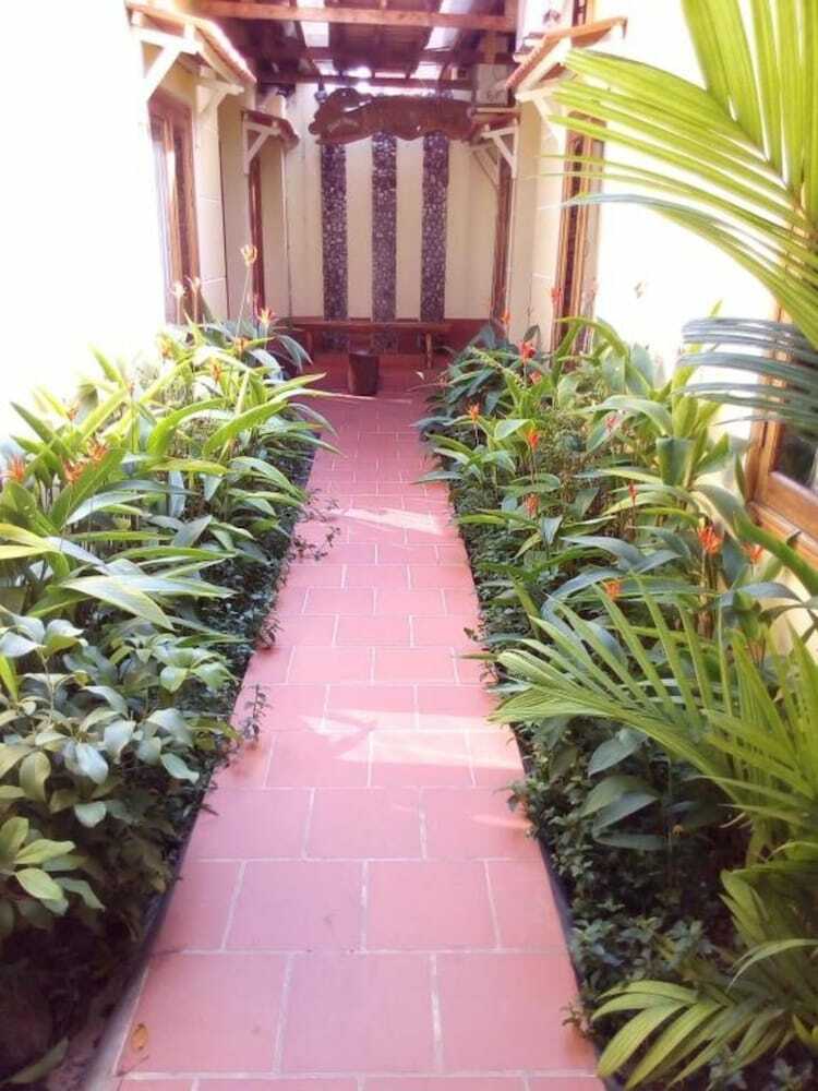 Hotel Lien Tho Guesthouse