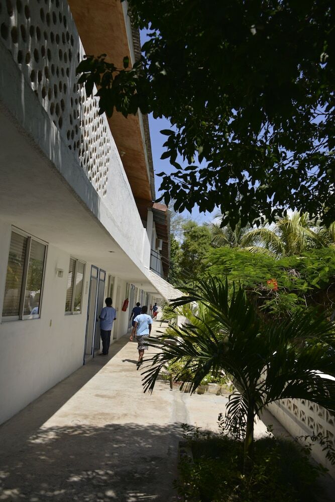 Ouanga Bay Beach Hotel