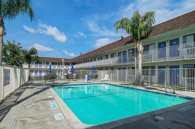 Motel 6 Lost Hills