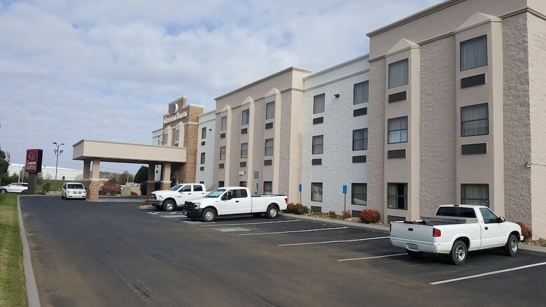 Hotel Comfort Suites Airport