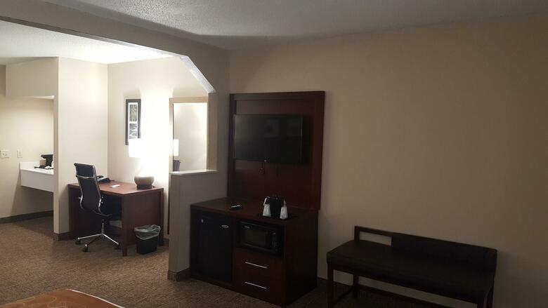 Hotel Comfort Suites Airport