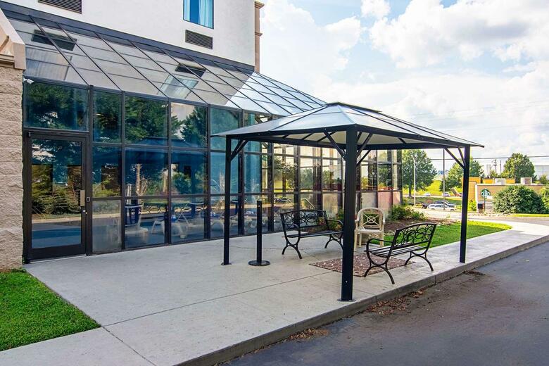 Hotel Comfort Suites Airport