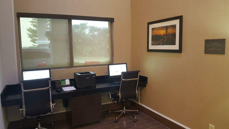 Hotel Comfort Suites Airport