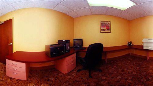 Hotel Comfort Suites Airport