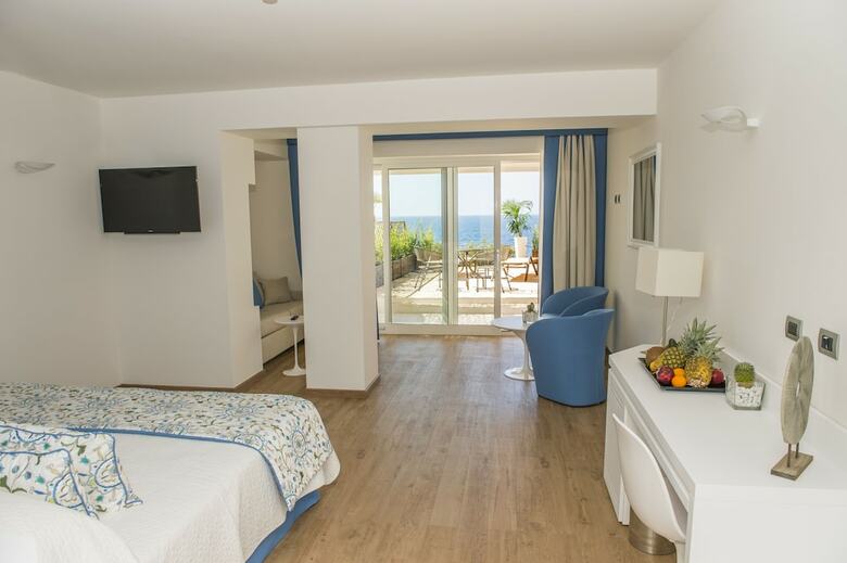 El Faro Hotel & Spa