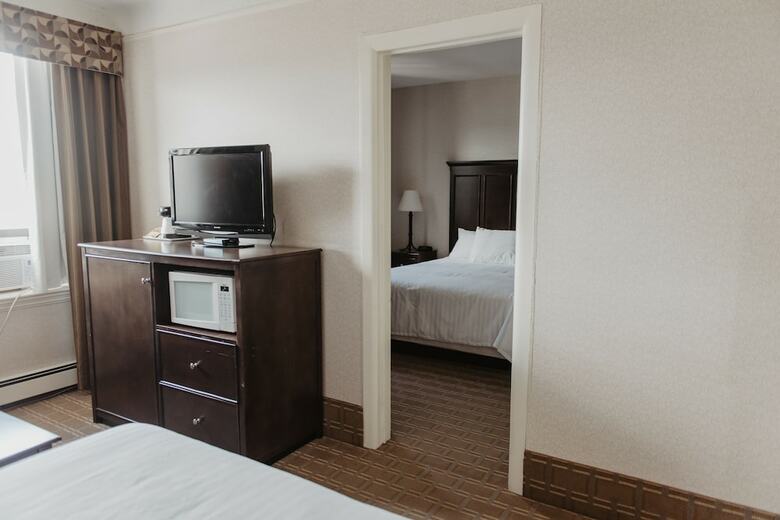 Prince Arthur Waterfront Hotel & Suites