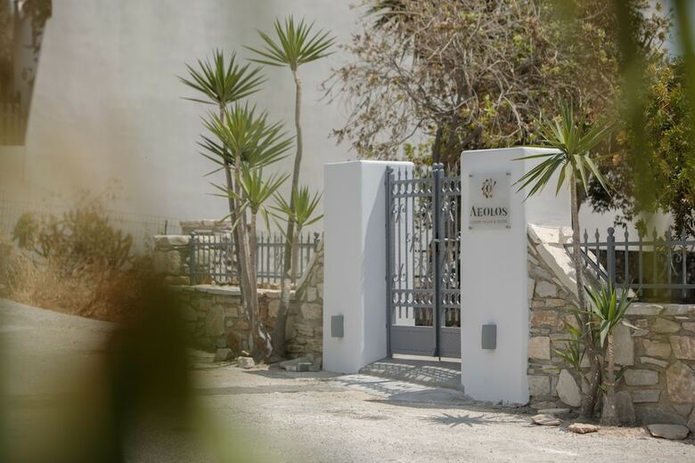 Aeolos Luxury Villas & Suites
