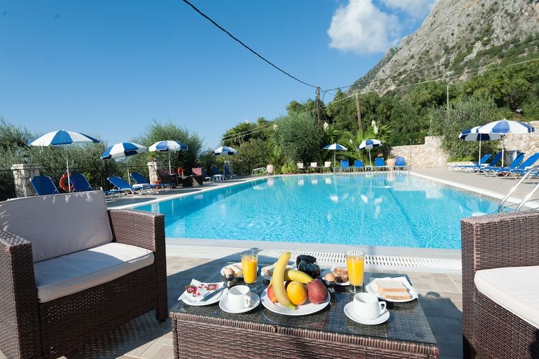Aparthotel Crystal Blue Apartments