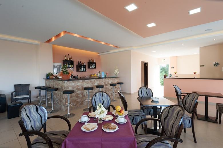 Aparthotel Crystal Blue Apartments