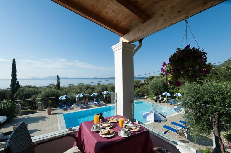 Aparthotel Crystal Blue Apartments