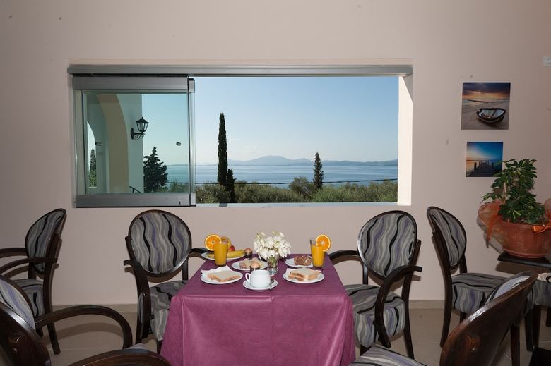 Aparthotel Crystal Blue Apartments