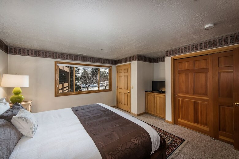 All Seasons Condominiums By All Seasons Resort Lodging