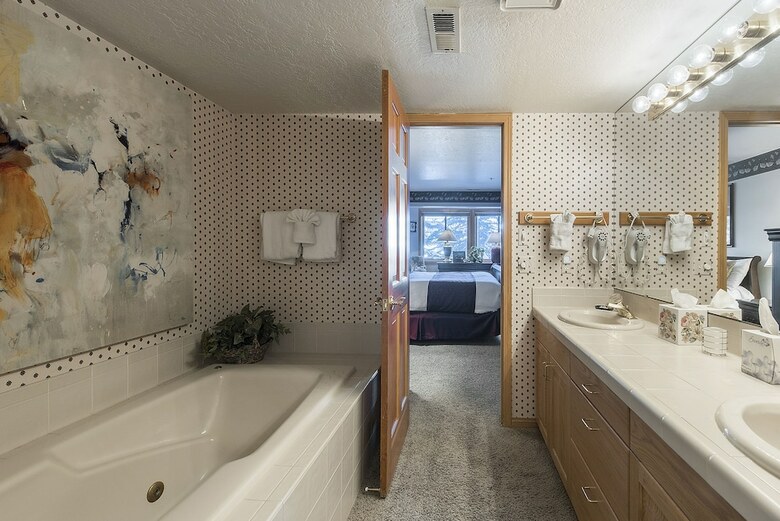 All Seasons Condominiums By All Seasons Resort Lodging